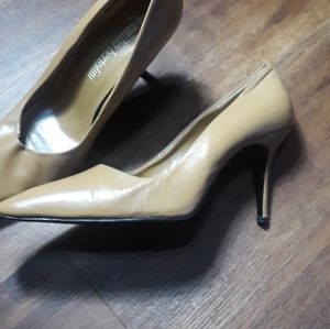 Leather Carmel color pump